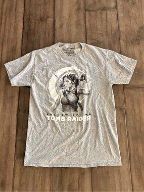 Loot Gaming Shadow of the Tomb Raider Lara Croft Gray Tee - Size Medium